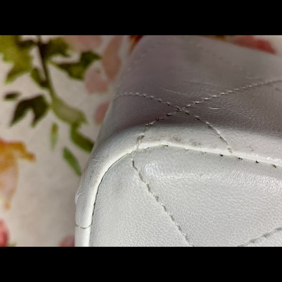 Vintage 1980s Chanel White Quilted Flap Bag - Picture 10 of 14